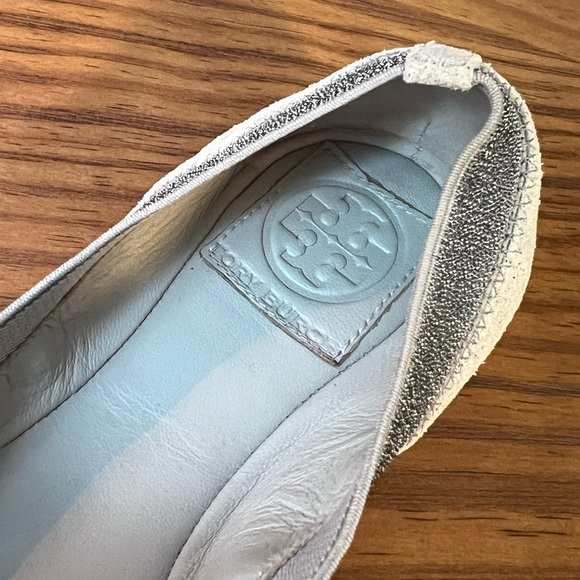 Tory Burch Caroline 2 Metallic Gray Suede Flats - Picture 9 of 11
